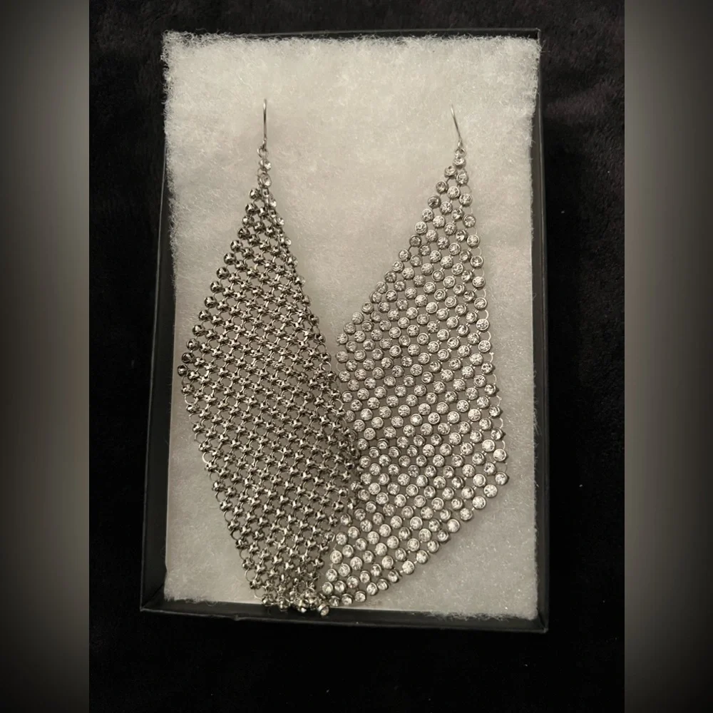 BEBE Swarovski Silver Rhinestone Chainmail Long Drop Earrings w Bracelet Set - Picture 9 of 13